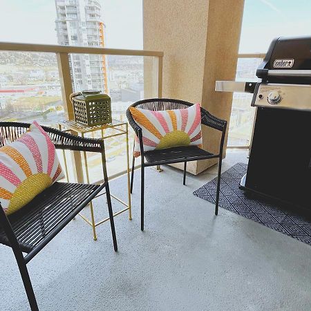 Downtown Waterfront Kelowna Oasis Newly Renovated 2Bed 2Bath Apartment Ngoại thất bức ảnh