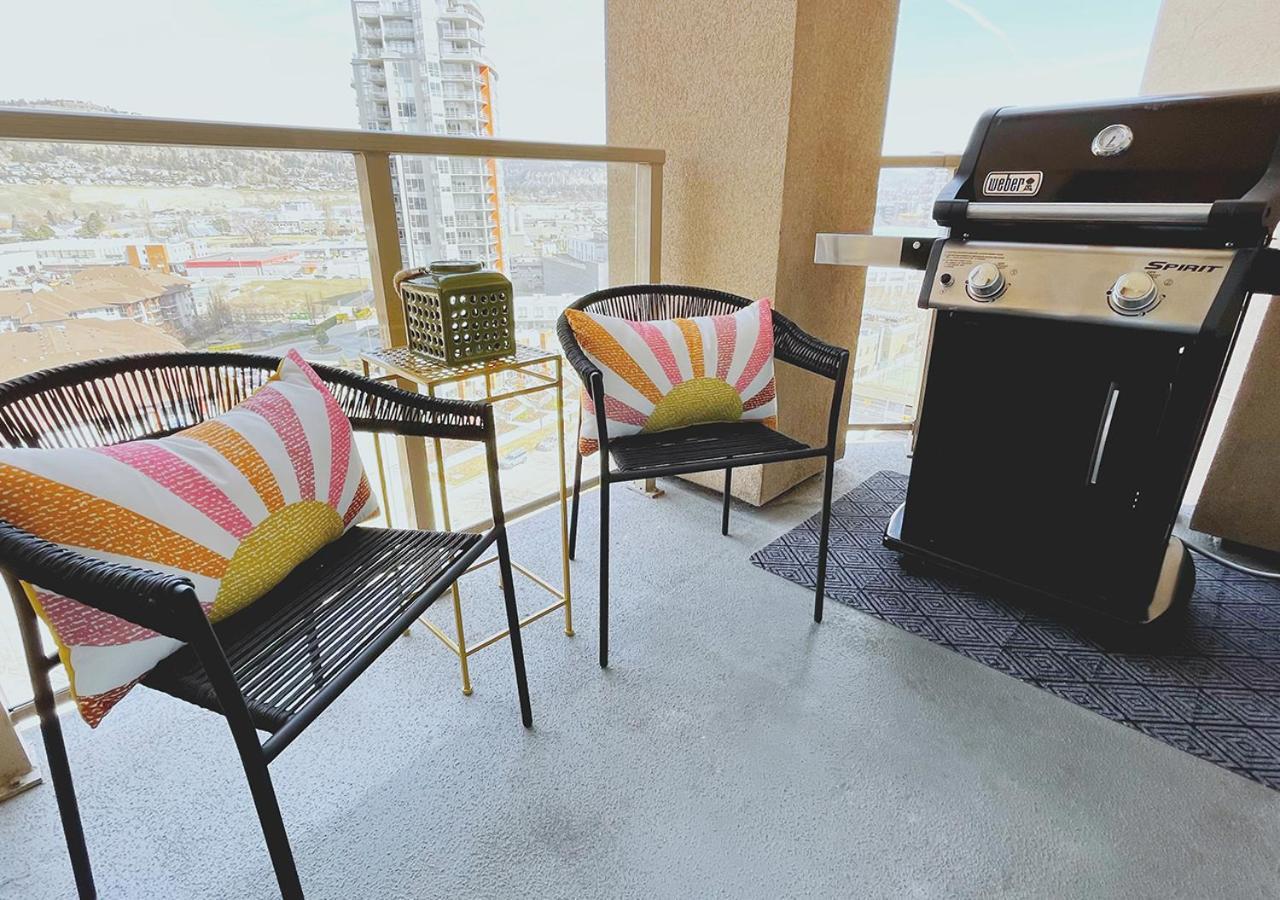 Downtown Waterfront Kelowna Oasis Newly Renovated 2Bed 2Bath Apartment Ngoại thất bức ảnh