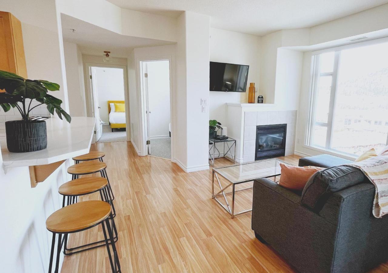 Downtown Waterfront Kelowna Oasis Newly Renovated 2Bed 2Bath Apartment Ngoại thất bức ảnh