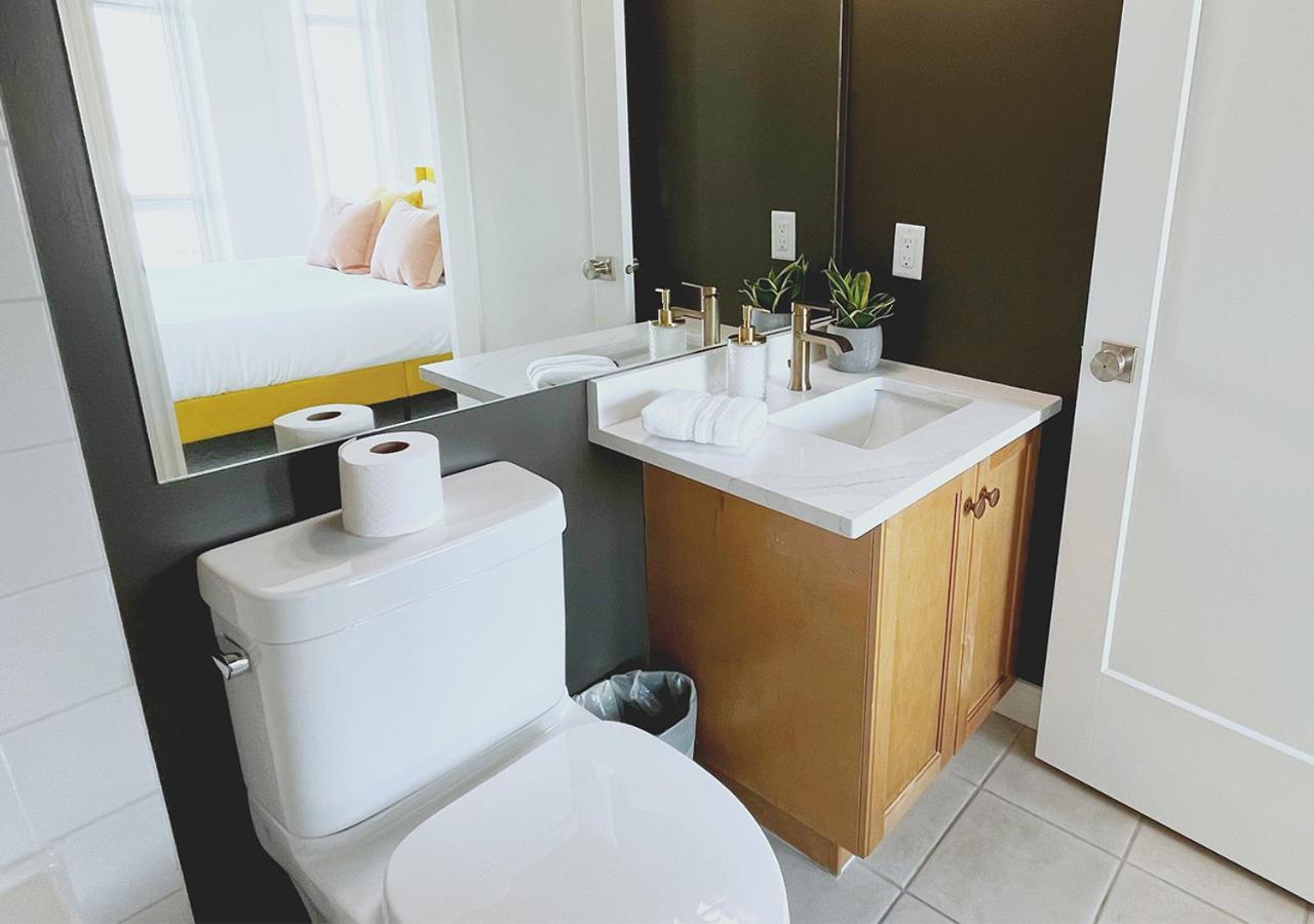 Downtown Waterfront Kelowna Oasis Newly Renovated 2Bed 2Bath Apartment Ngoại thất bức ảnh